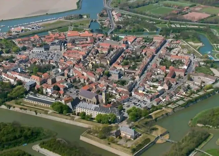 Maison Hyper Centre à 3 Minutes De Cnpe Hébergement de vacances